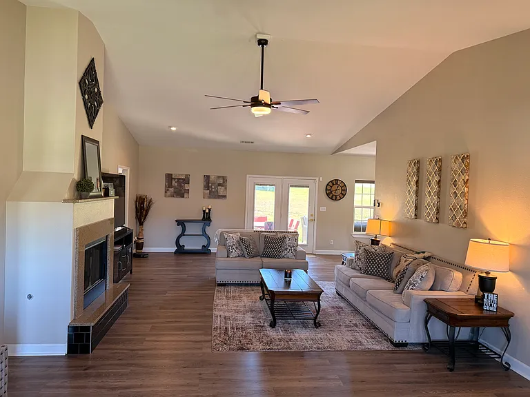 200 E Sonora Dr — Photo 3