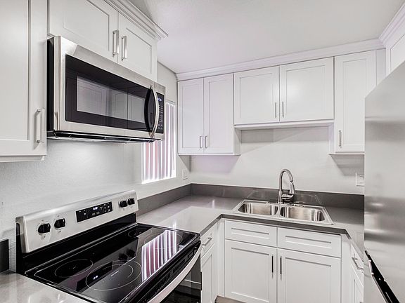4th image of 424 S Ardmore Ave #1-118