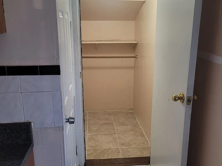 24 Valley St — Photo 9