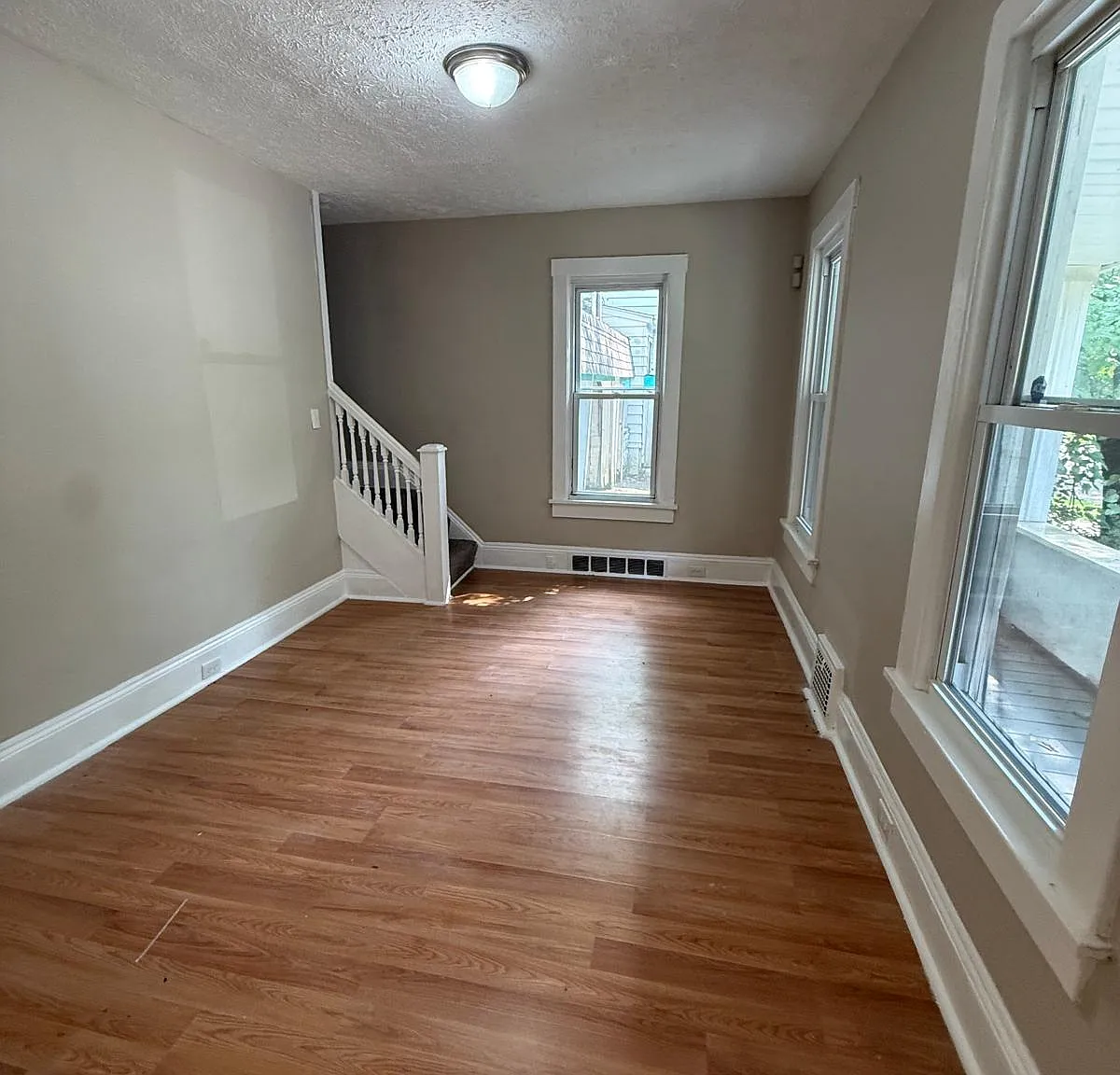 3 bed, 1198 sqft, $1,300 — Photo 3