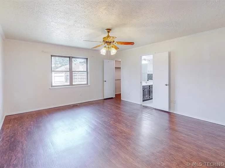 4004 S Maple Ave — Photo 15