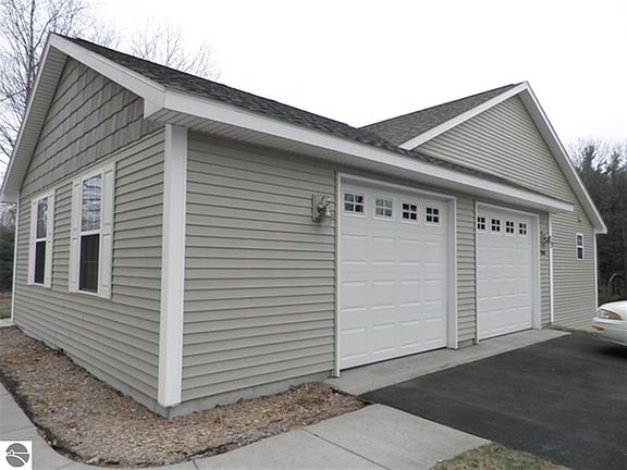 3rd image of 9696 Westwood Dr
