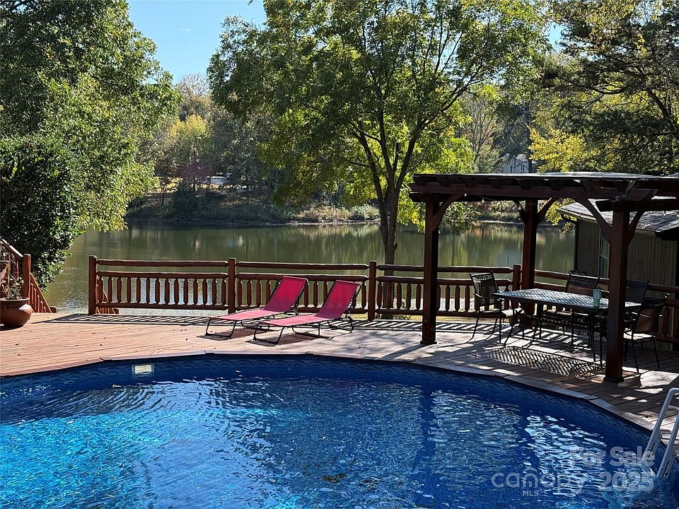 1st image of 1011 Lakeshore Dr