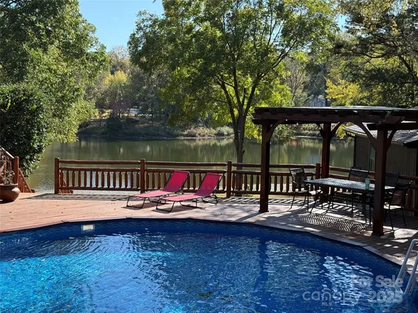 1011 Lakeshore Dr, Belmont, NC 28012