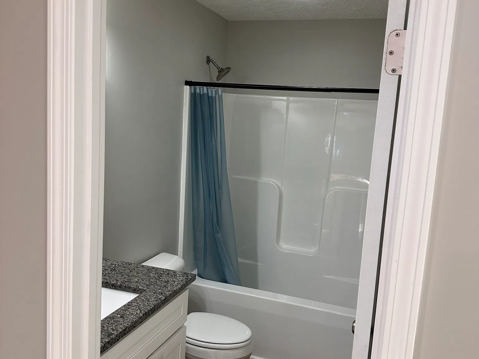 3 bed, 1400 sqft, $1,800 — Photo 2