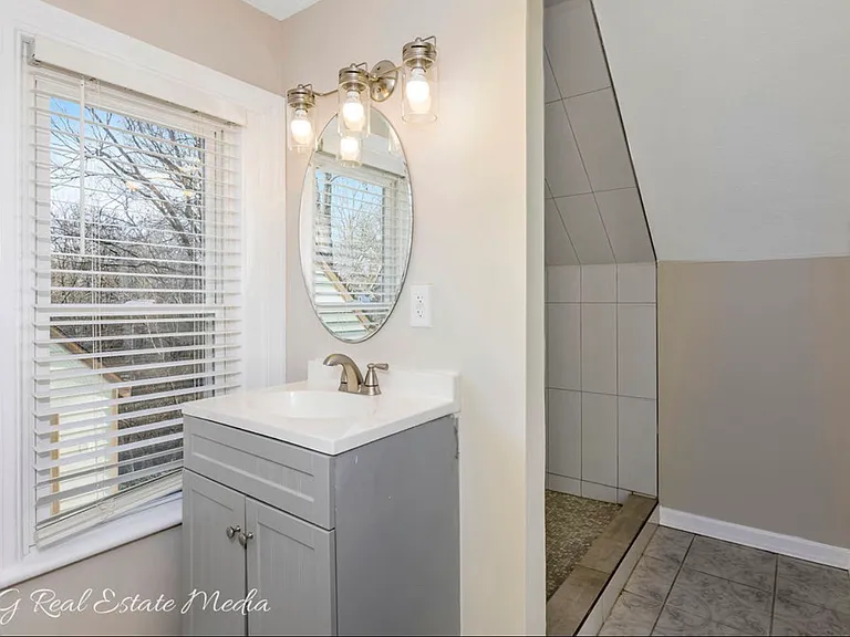 6253 Sturdy Ave — Photo 7
