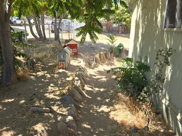 5323 Hooper Rd, Weldon, CA 93283