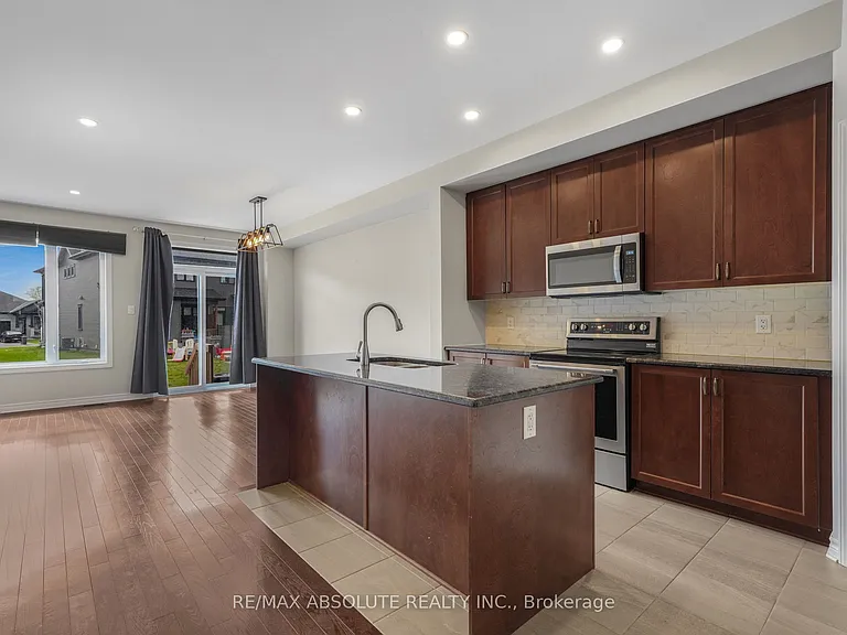 741 Namur St — Photo 3