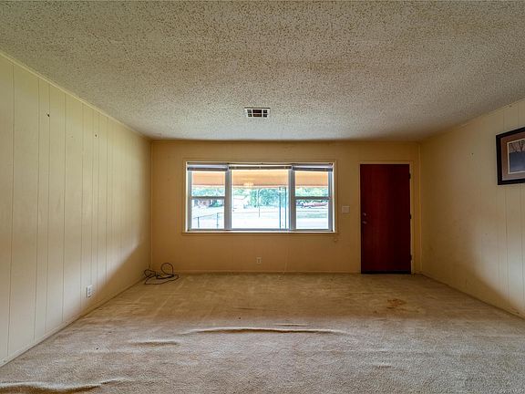 4th image of 700 N 12th St