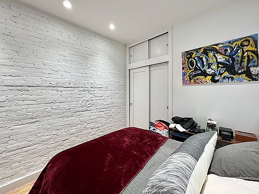 3rd image of 324 E 77th St APT 4A