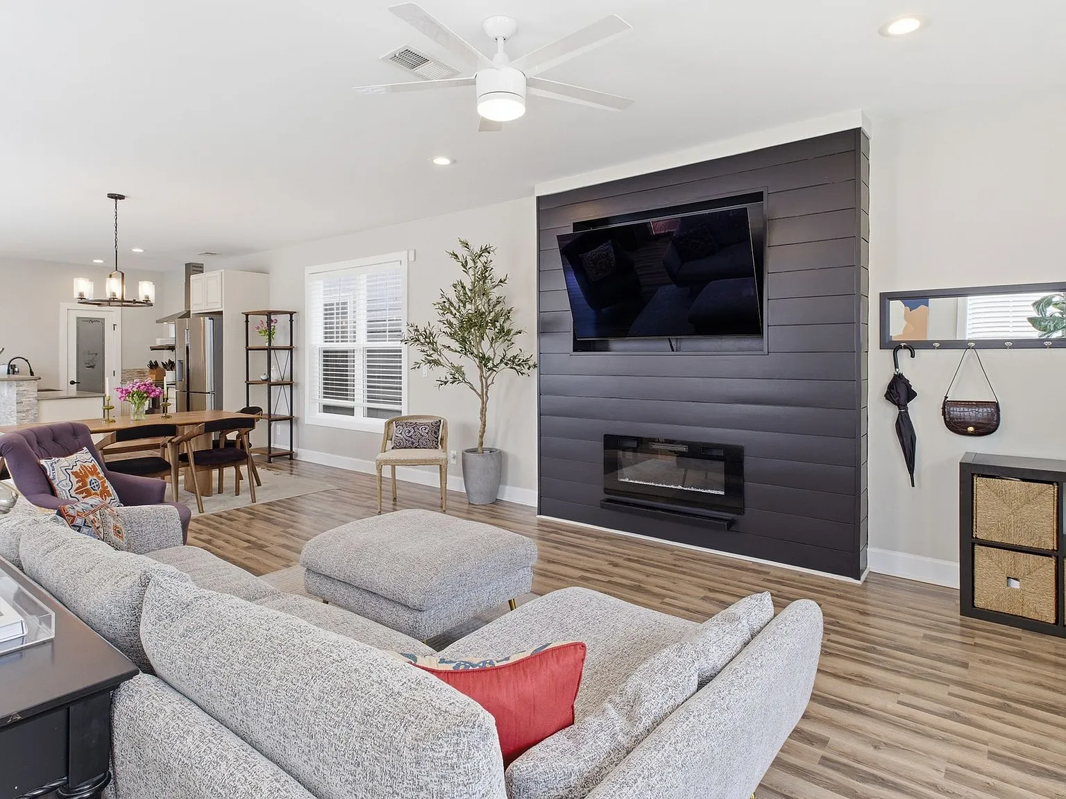 3 bed, 2.5 bath, 2340 sqft, $3,325 — Photo 4