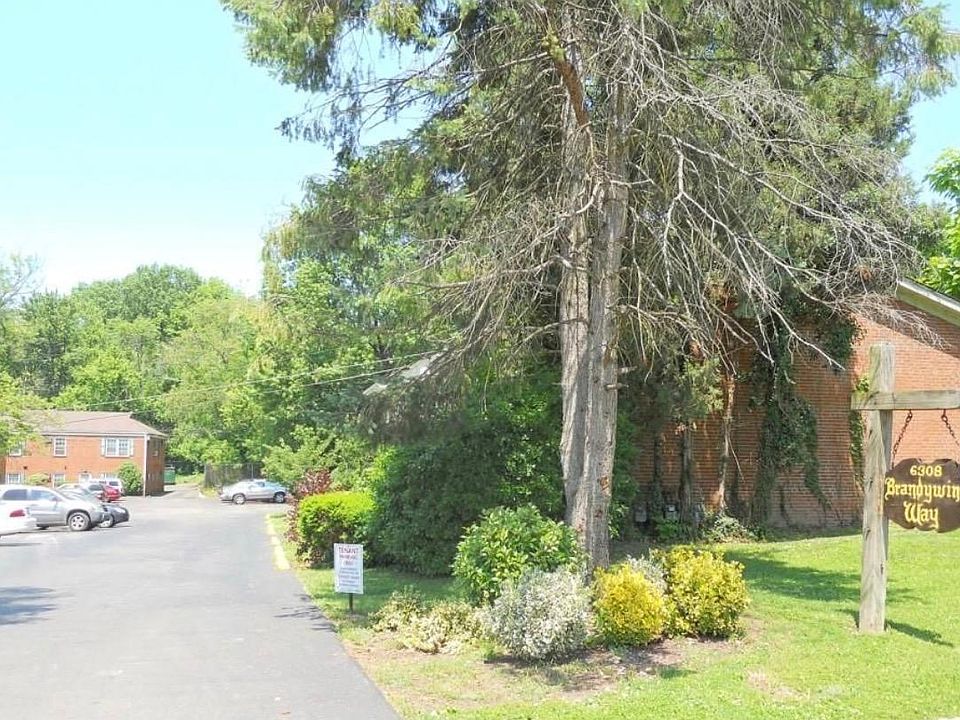 Entry from Corbly Rd.