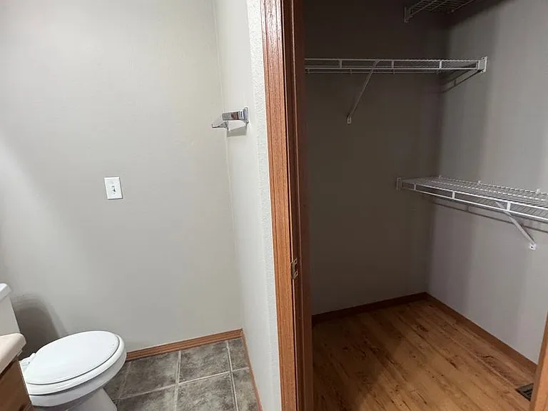 508 N Douglas Dr — Photo 10