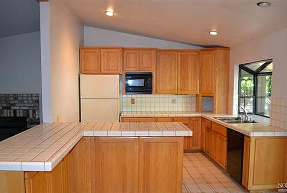 4th image of 1435 Pheasant Dr