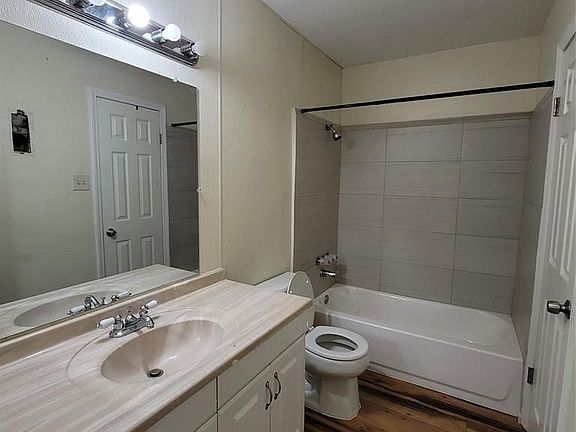 3rd image of 8323 Wilcrest Dr APT 7006