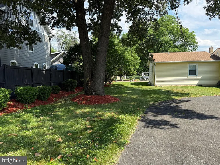 8110 Allentown Rd — Photo 8