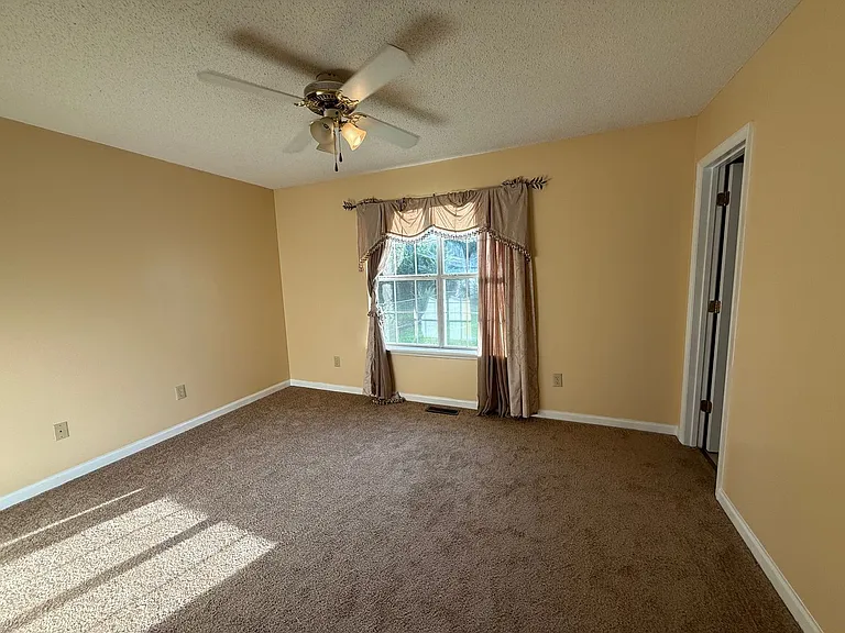 314 Beverly St — Photo 11