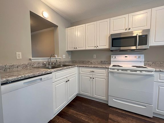 3rd image of 4707 Brookwood Ln