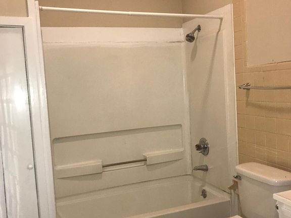 4th image of 1218 Fairview St