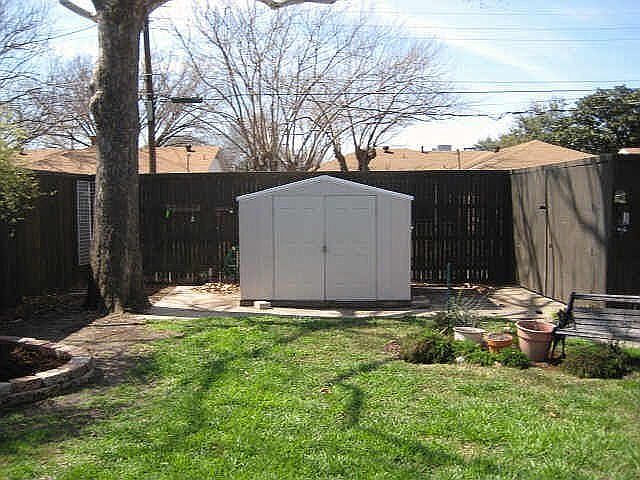 1st image of 102 S Lois Ln