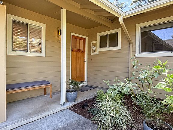 3rd image of 104 SE 73rd Ave