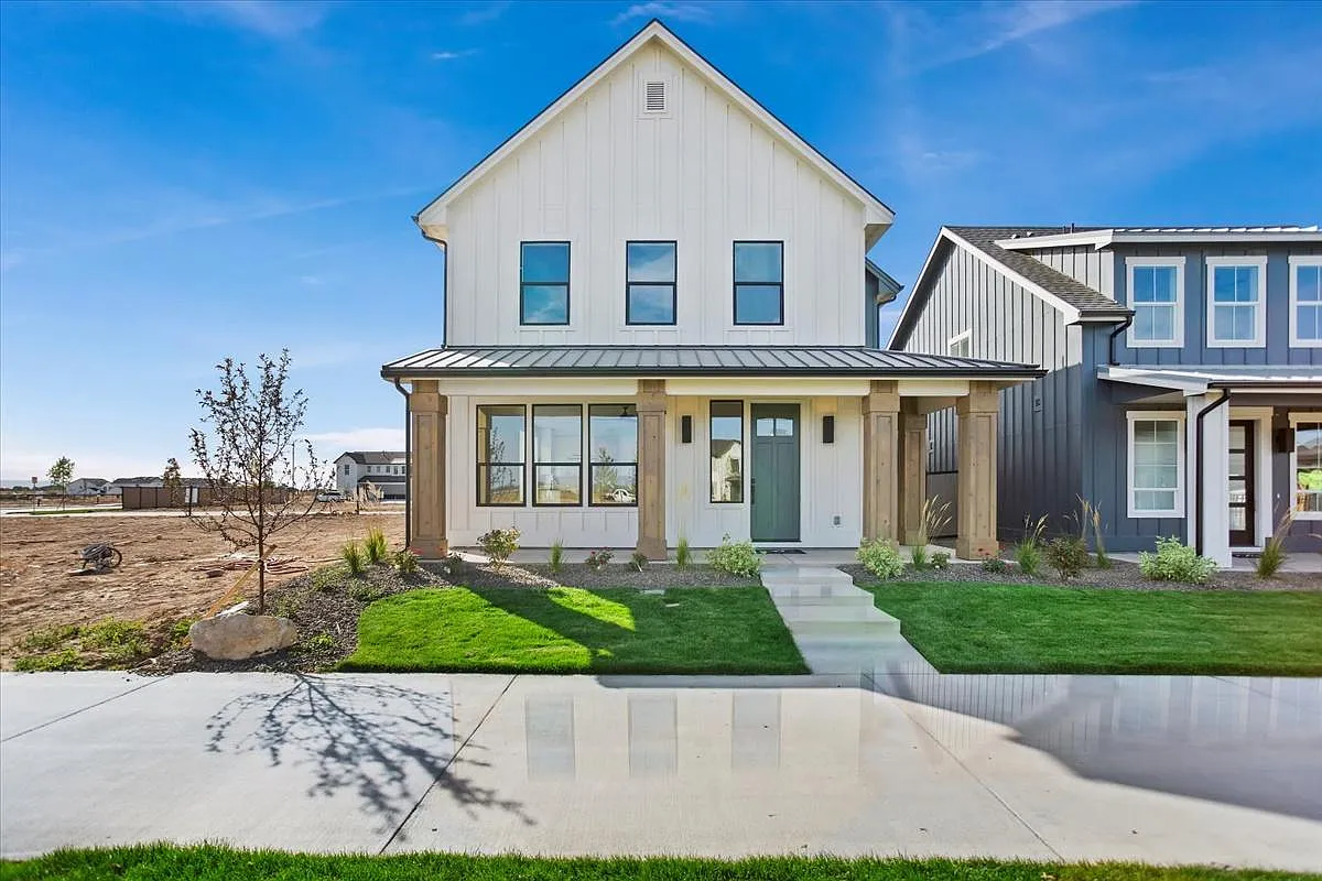 3 bed, 2.5 bath, 2497 sqft, $3,050 — Photo 1