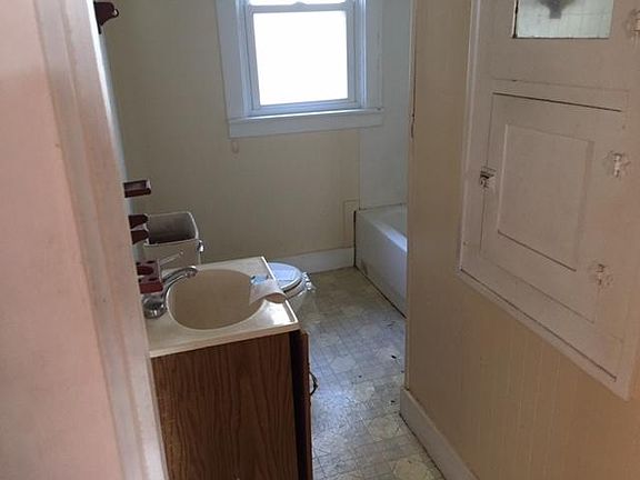 4th image of 241 S 2nd St