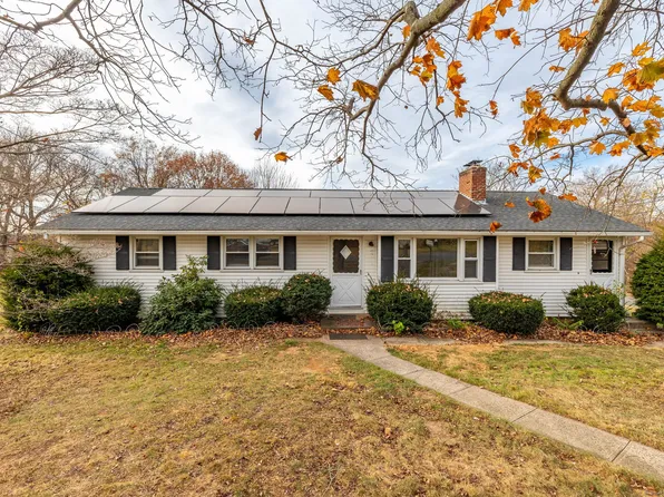 7 Colonial Heights, Meriden, CT 06450