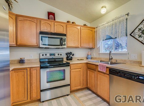 5th image of 466 Coos Bay St
