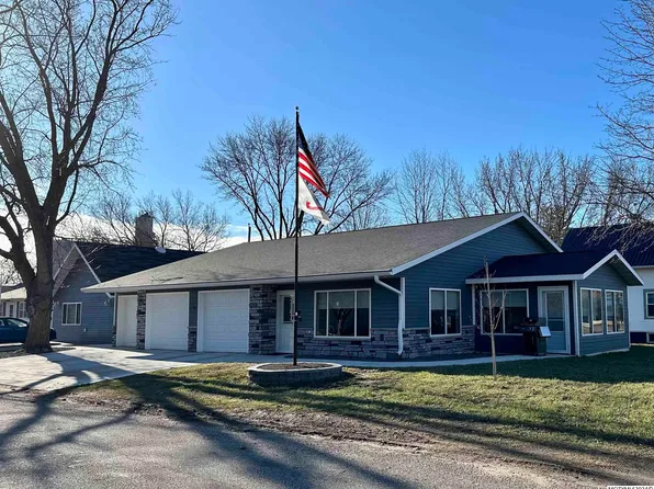 509 11th St N, Northwood, IA 50459