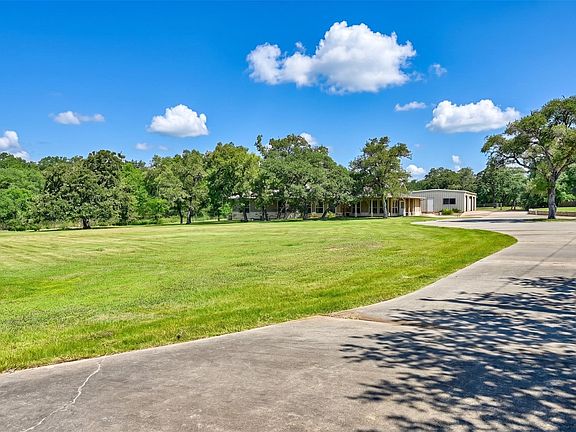 2nd image of 1017 Buescher Rd