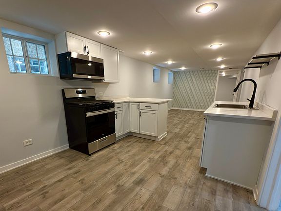 3rd image of 2235 W Leland Ave #3