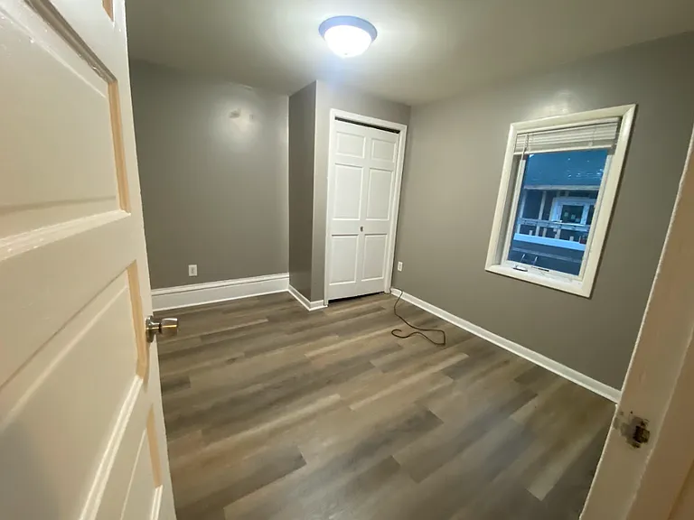 2211 Queen Ave N #2 — Photo 3
