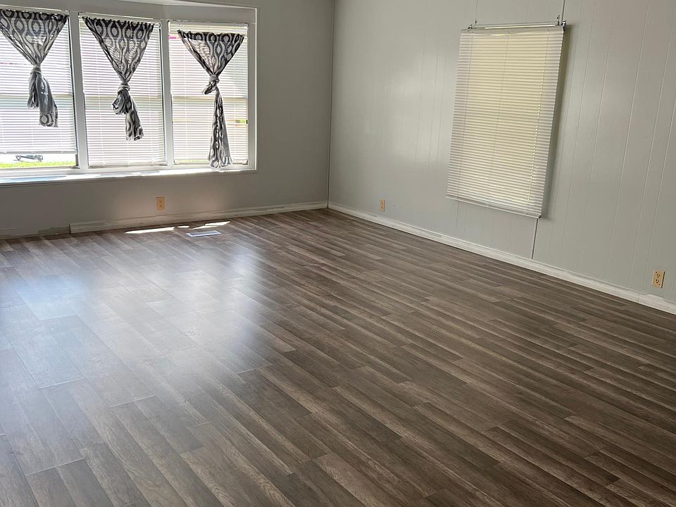 1st image of 207 Ellsworth Dr