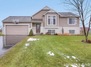 6905 Peninsula Dr NE, Rockford, MI