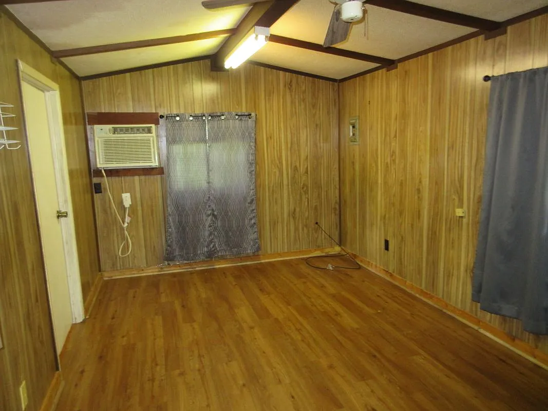 1 bed, 1.0 bath, 345 sqft, $700 — Photo 3
