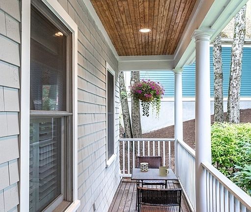 3rd image of 94 Herrick Rd #94