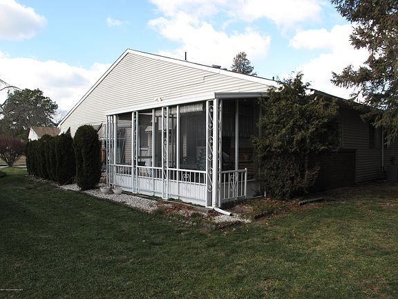 4th image of 22 Easton Drive #B