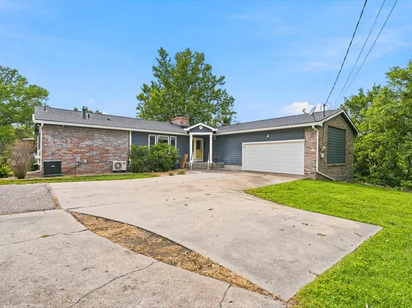 1130 Christina Dr, Junction City, KS 66441