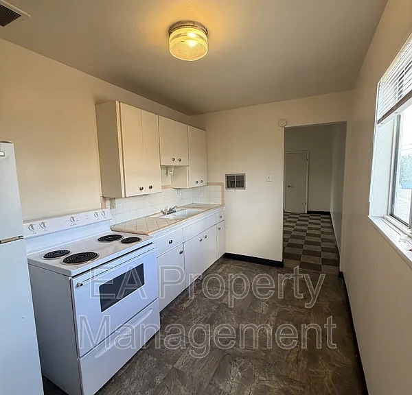 2121 Gold Ave SE #16 — Photo 5