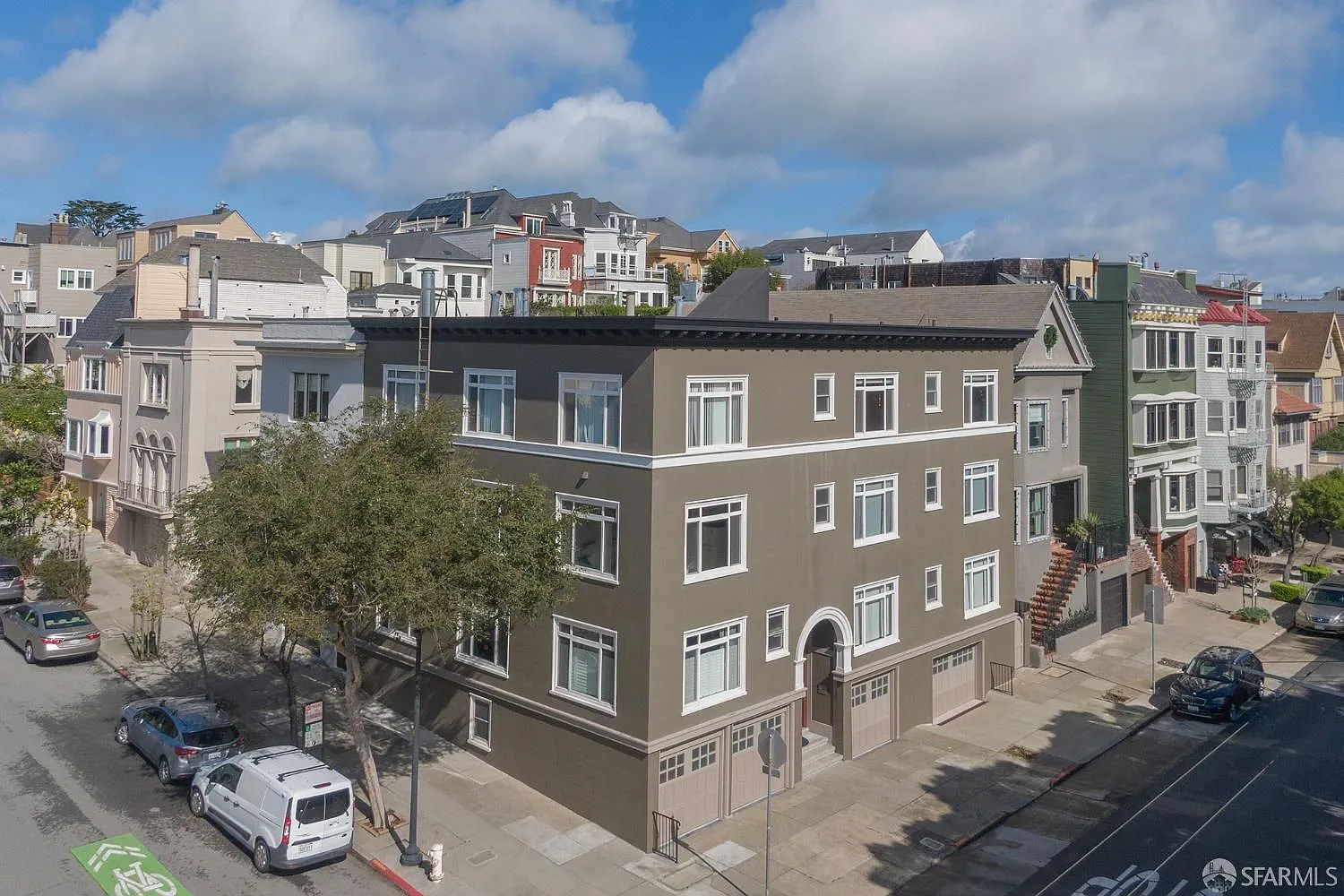 2 bed, 900 sqft, $5,900 — Photo 1