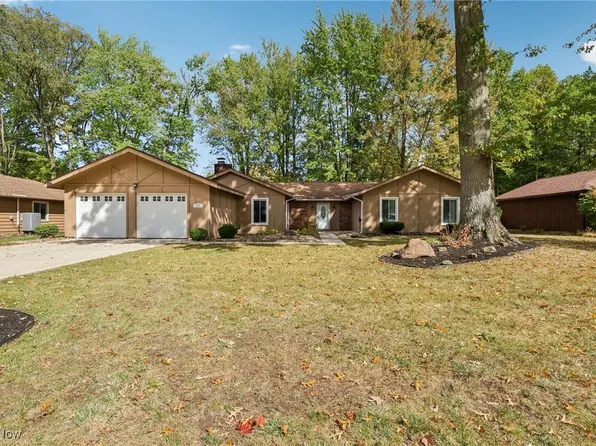 5721 Hickory Trl, North Ridgeville, OH 44039