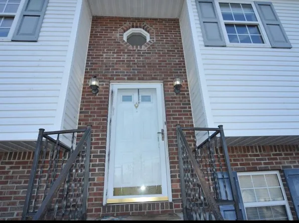 111 Phyllis Dr, Charleston, WV 25302