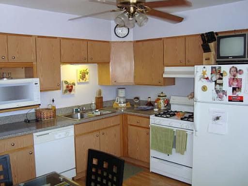 3rd image of 1714 W Touhy Ave Unit D-3