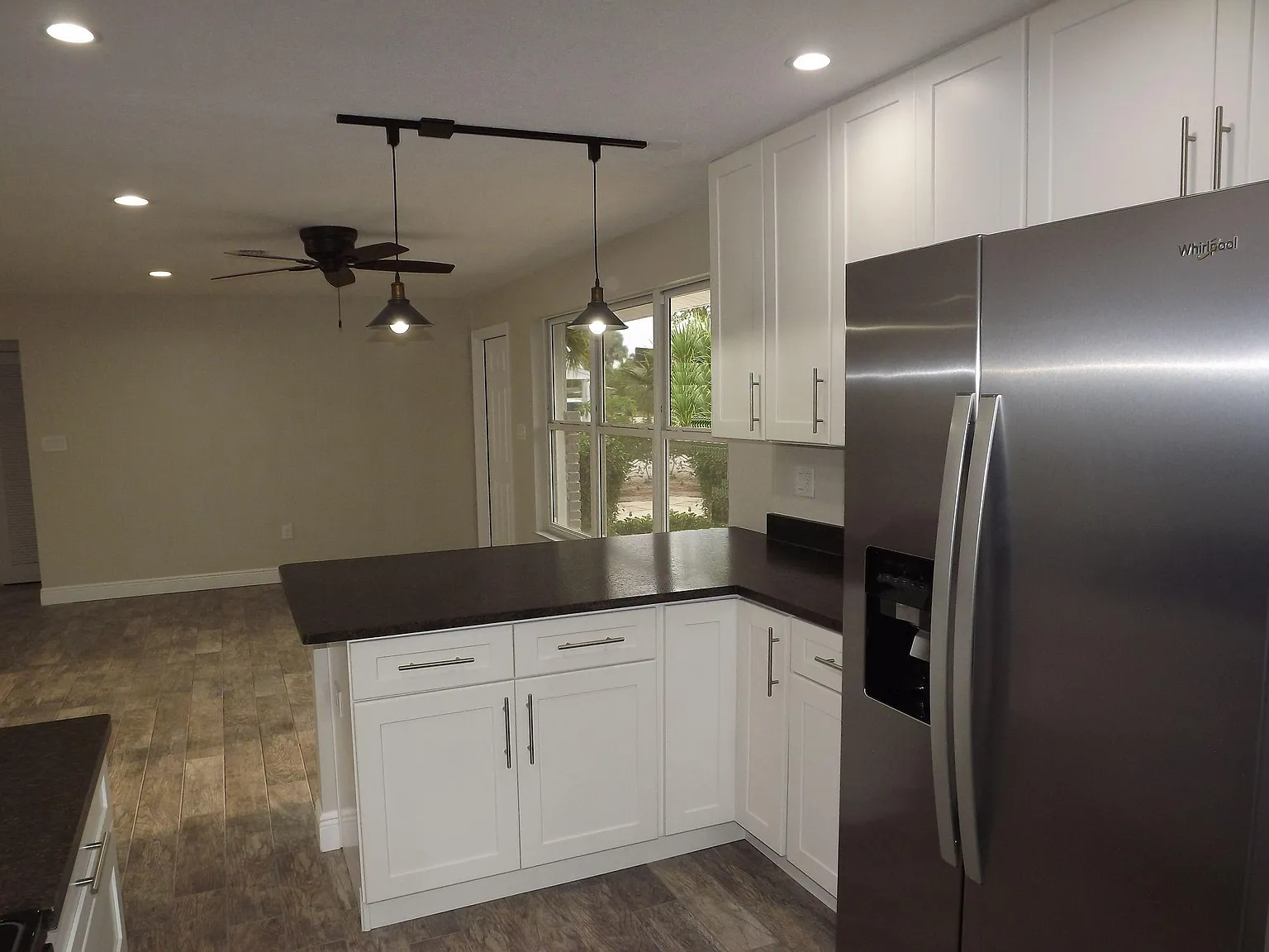 3 bed, 1900 sqft, $2,700 — Photo 4