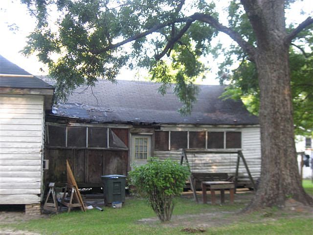 2nd image of 833 Peasley St