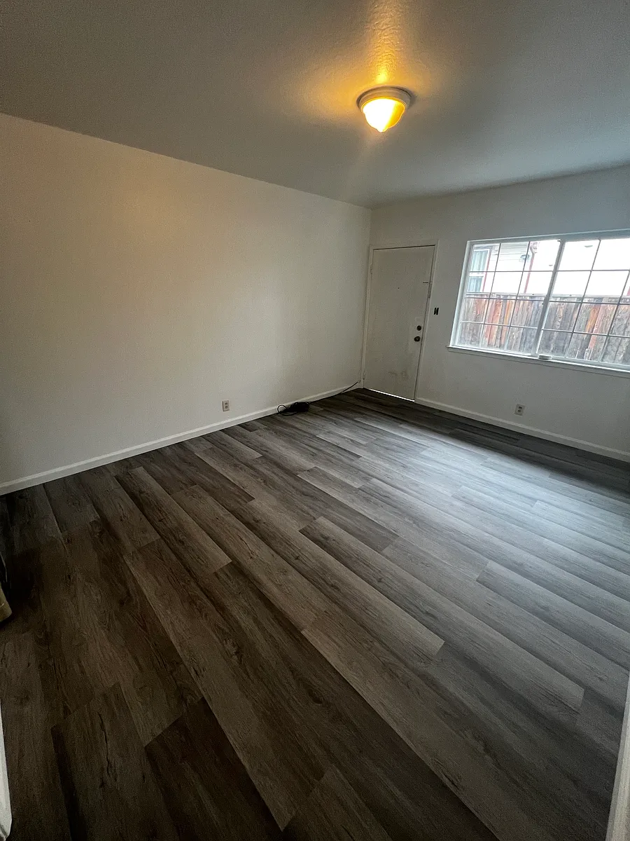Building Photo - 368 N 4th St #9