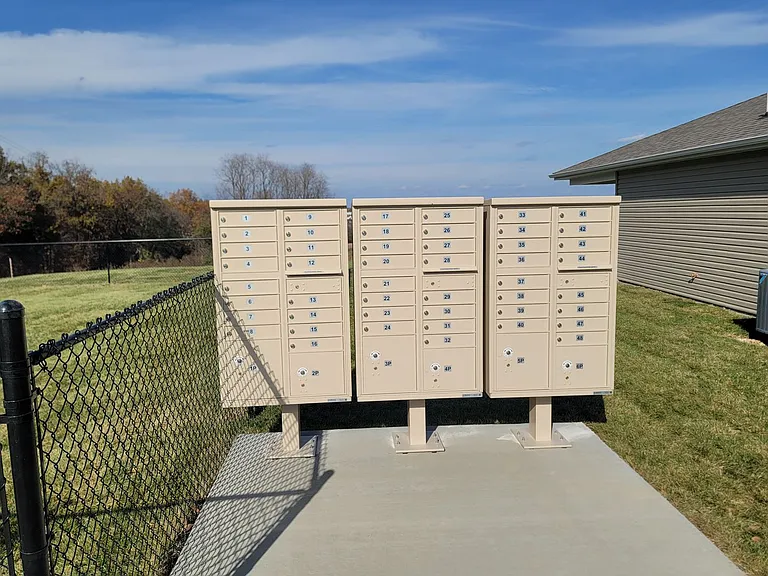 100 Whispering Meadows Dr — Photo 2