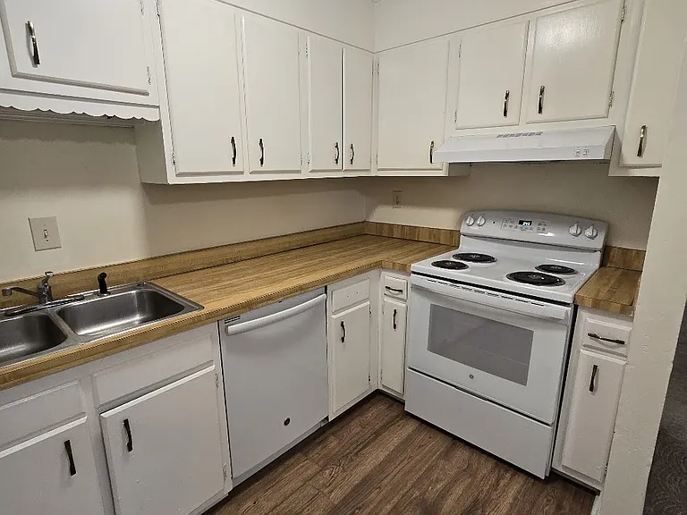 Kitchen, new Stove
