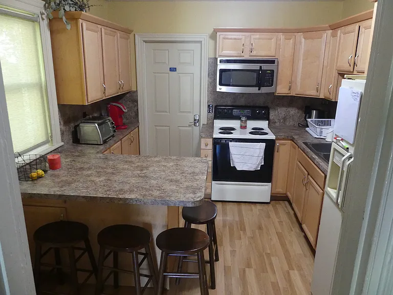 50 N Chestnut St — Photo 3